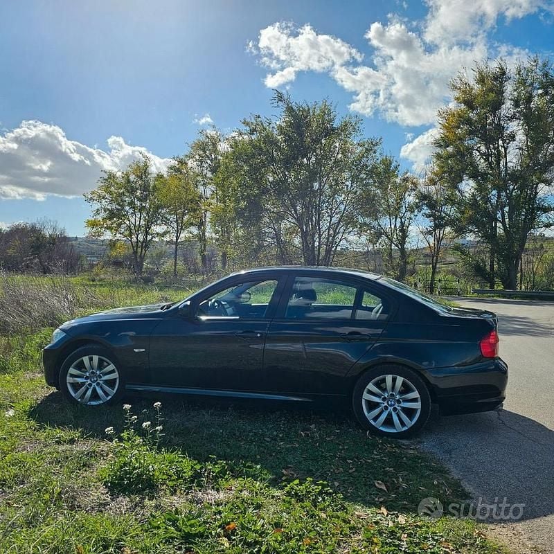 Usata BMW 320 Efficient Dynamics 177 CV (130 kW) 2009 Nero Berlina