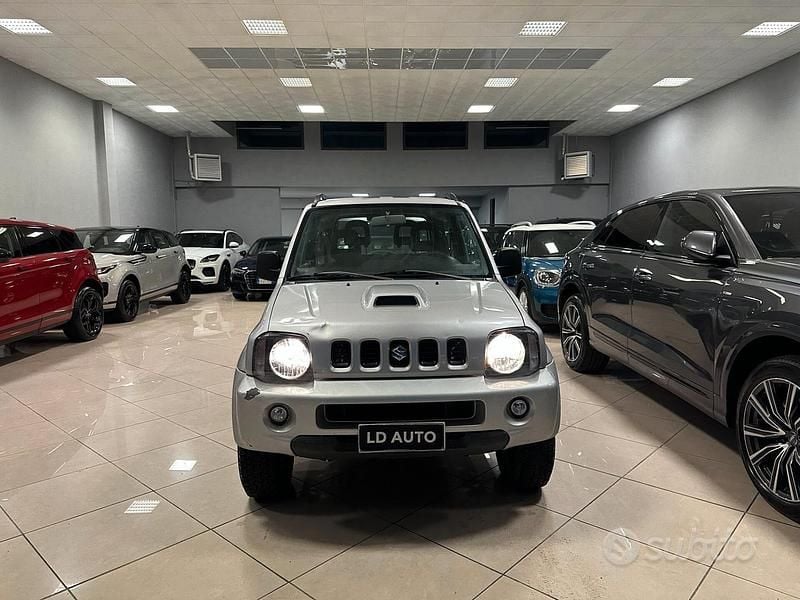 Usata Suzuki Jimny 65 CV (47 kW) 2005 Grigio SUV