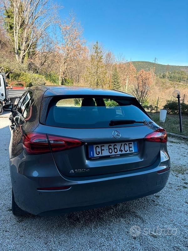 Usata Mercedes A180 116 CV (85 kW) 2021 Grigio Berlina