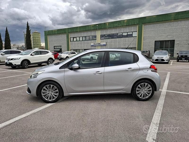 Usata Peugeot 208 Allure 74 CV (54 kW) 2015 Grigio Utilitaria