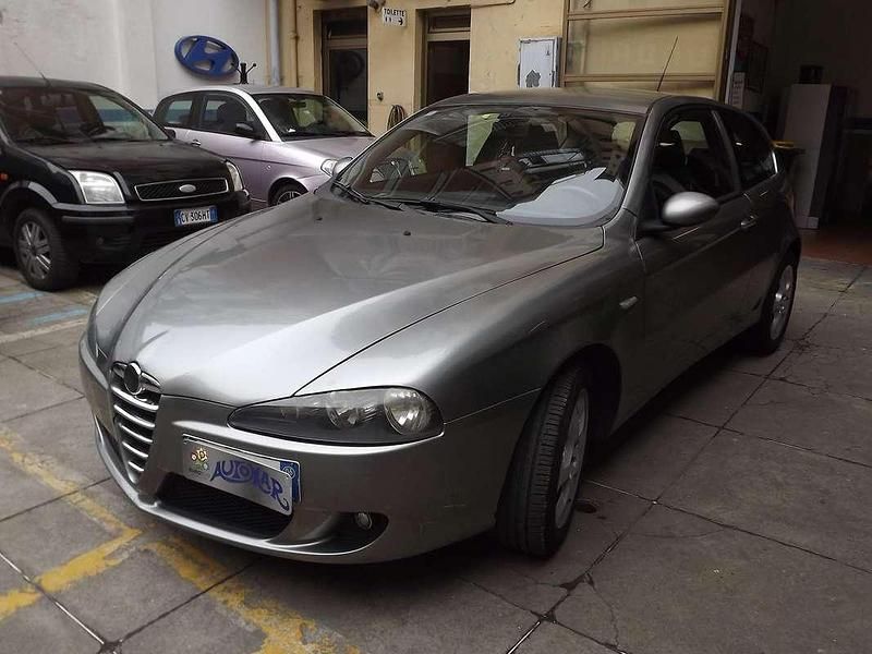 Usata Alfa Romeo 147 Distinctive 120 CV (88 kW) 2006 Utilitaria