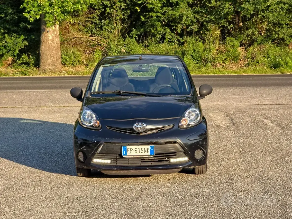 Usata Toyota Aygo Connect Style 68 CV (50 kW) 2012 Nero Utilitaria