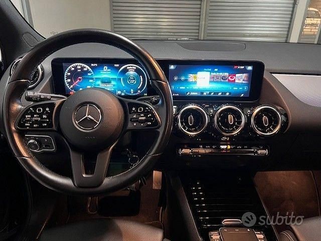Usata Mercedes GLA180 116 CV (85 kW) 2021 Blu SUV