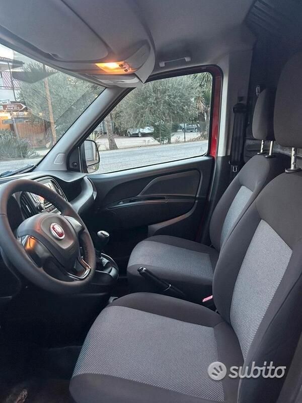 Usata Fiat Doblò 95 CV (69 kW) 2016 Rosso Monovolume