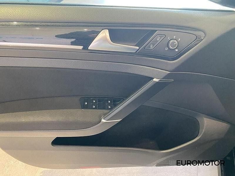 Używany VW Golf VII Highline 116 KM (85 kW) 2017 Czarny Sedan/Limuzyna