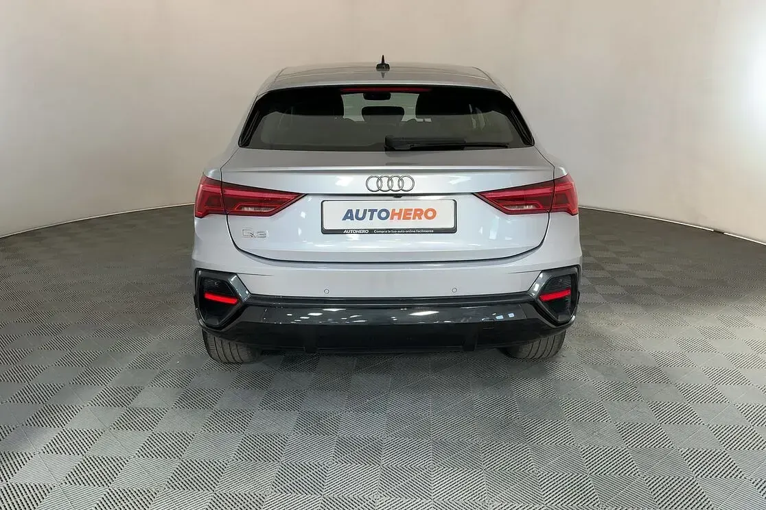 Usata Audi Q3 Sportback Ambiente 150 CV (110 kW) 2020 Argento SUV