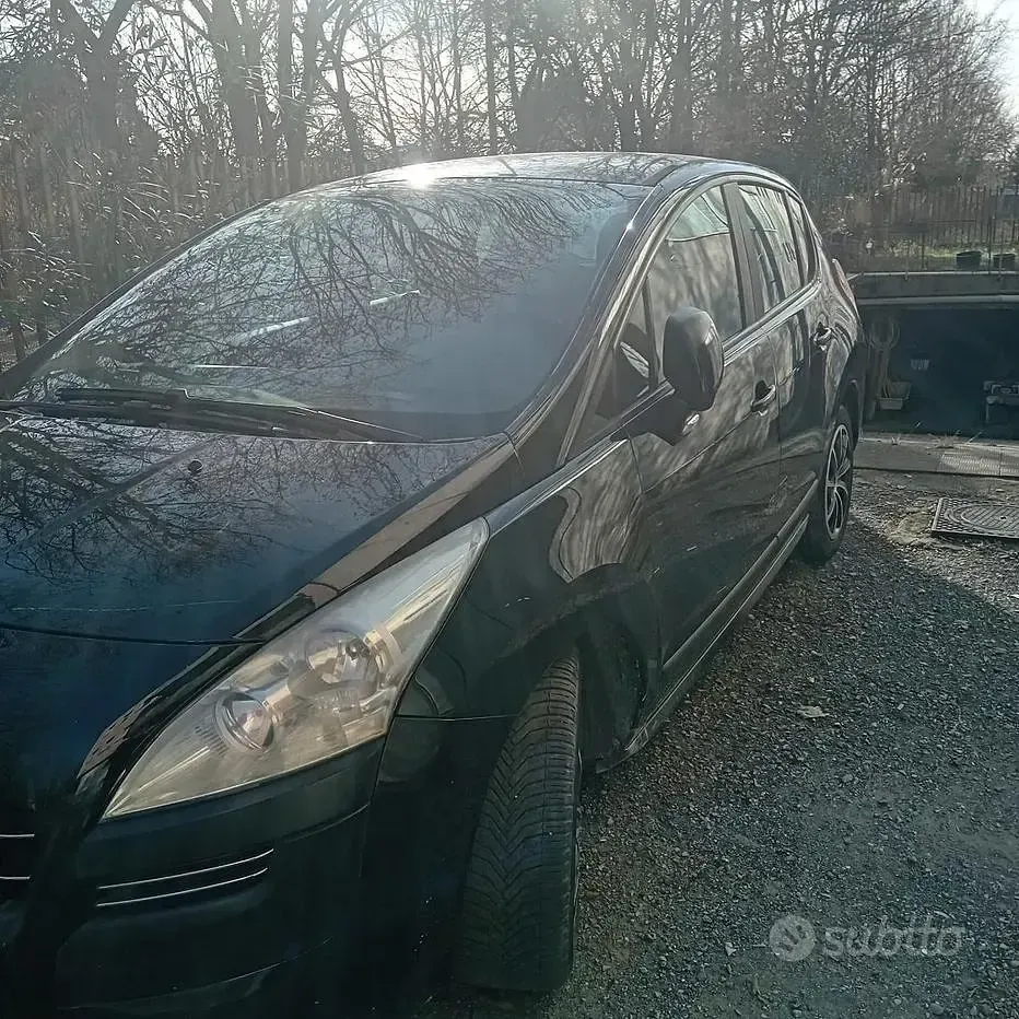 Usata Peugeot 5008 110 CV (80 kW) 2009 Nero Monovolume