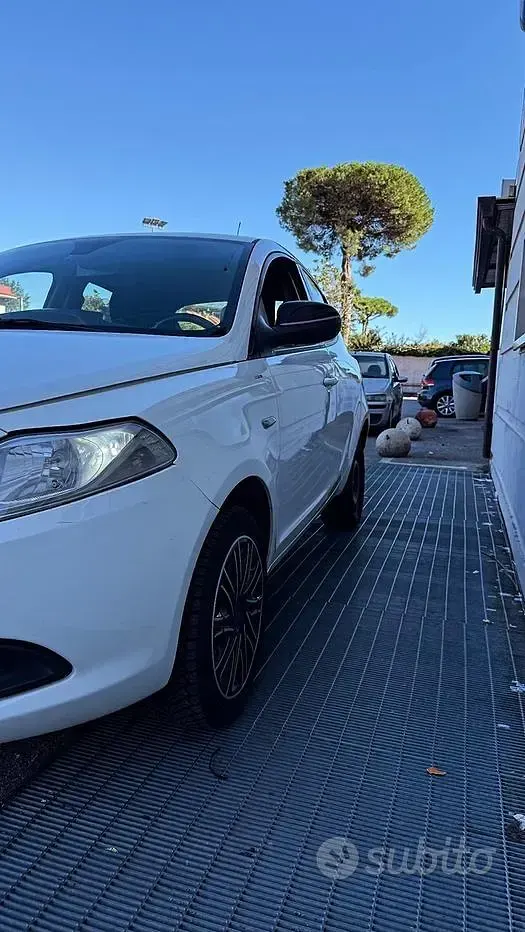 Usata Lancia Ypsilon 80 CV (58 kW) 2014 Bianco Utilitaria