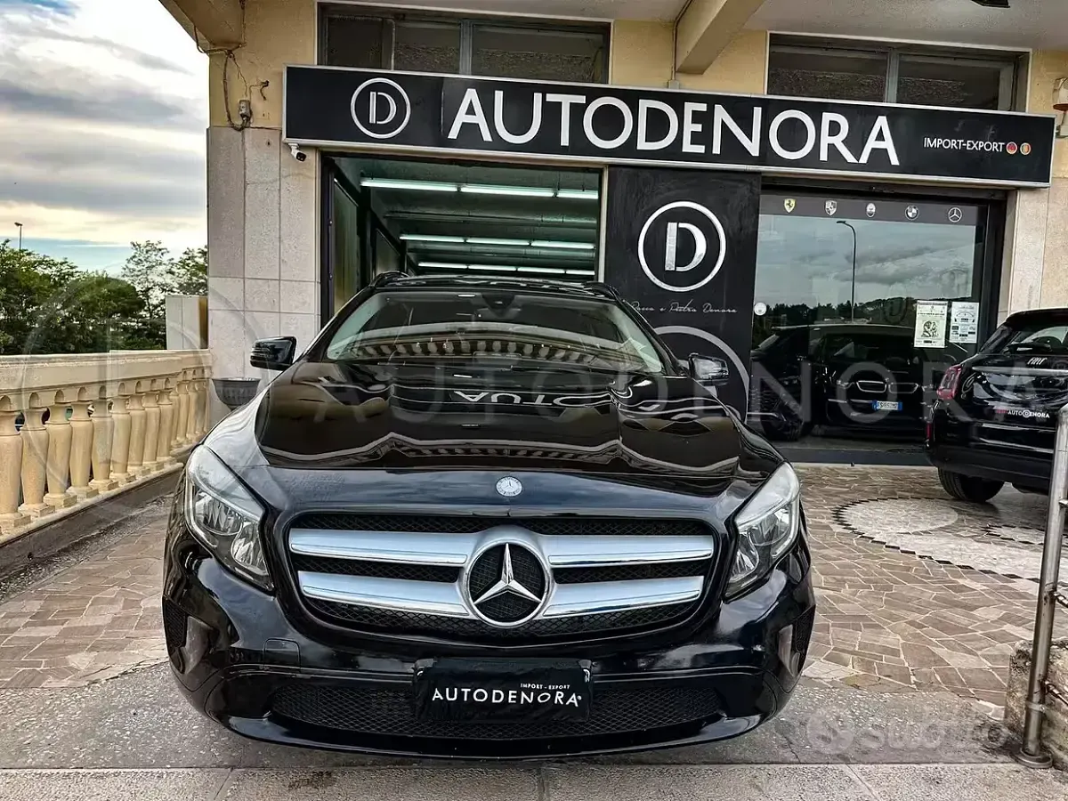 Usata Mercedes GLA180 Premium 109 CV (80 kW) 2017 Nero SUV