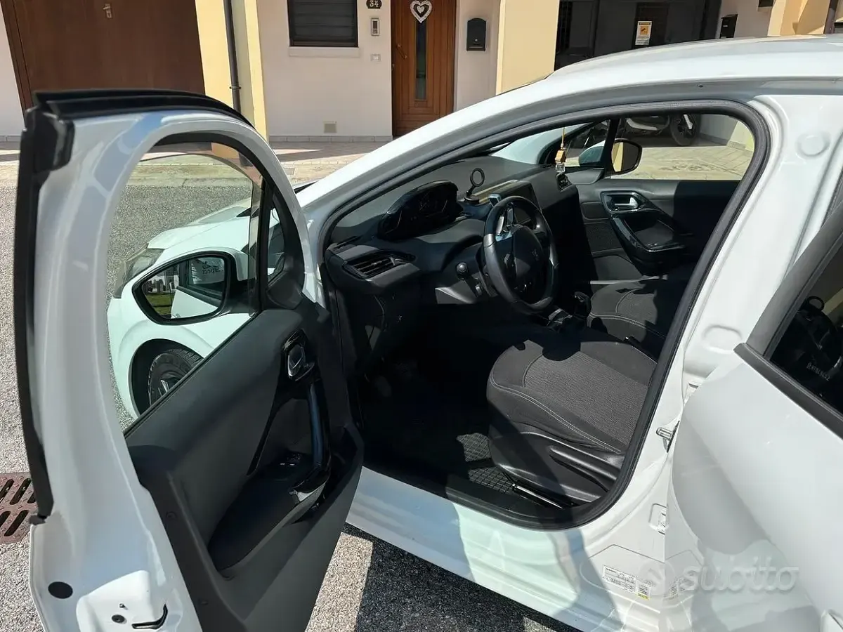 Usata Peugeot 208 82 CV (60 kW) 2017 Bianco Utilitaria