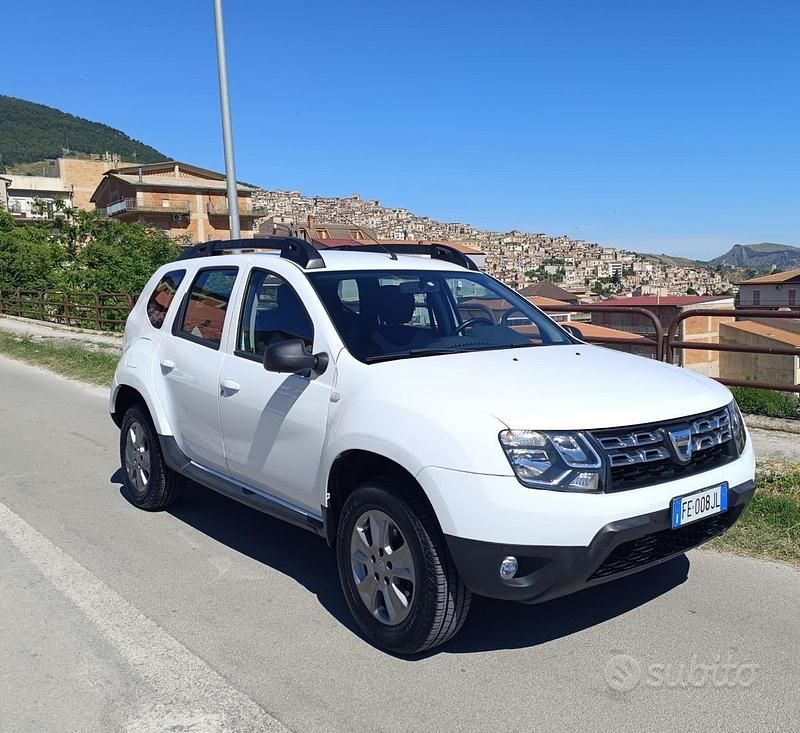 Usata Dacia Duster Lauréate 110 CV (80 kW) 2016 Bianco SUV