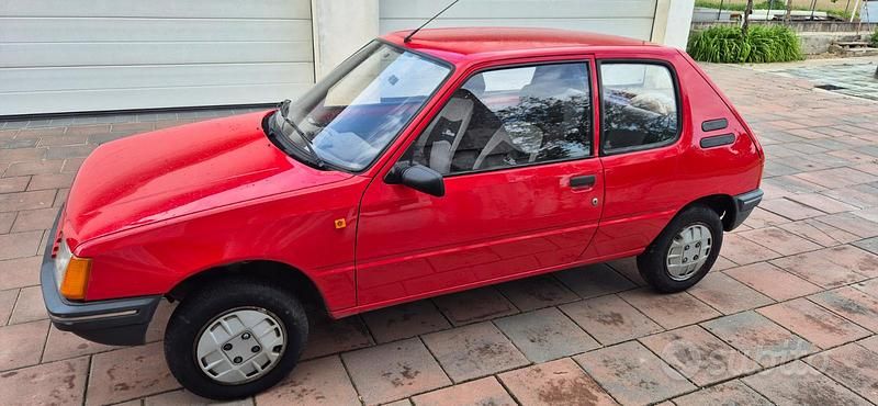 Usata Peugeot 205 44 CV (32 kW) 1989 Rosso Utilitaria