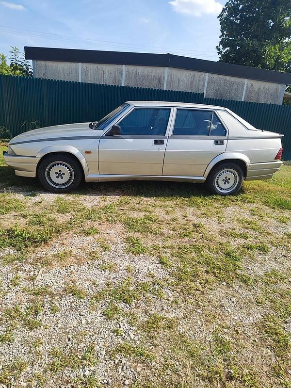 Usata Alfa Romeo 75 1987 Grigio Berlina