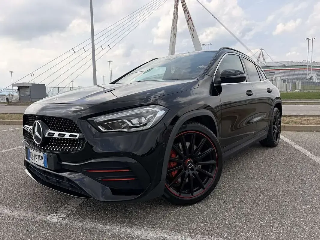Usata Mercedes GLA200 Business 150 CV (110 kW) 2020 Nero SUV