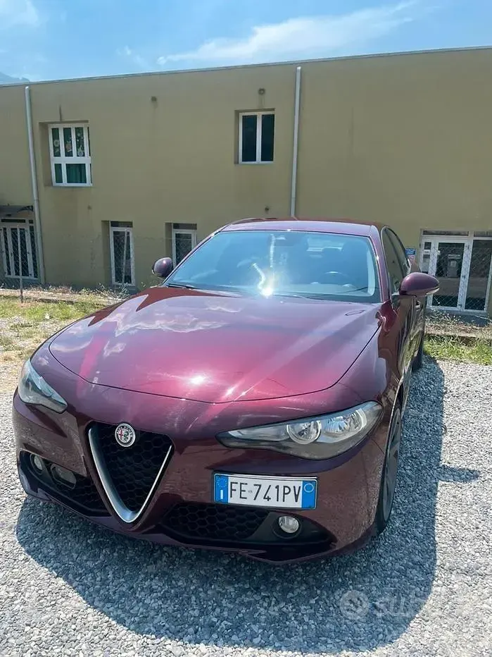 Usata Alfa Romeo Giulia 150 CV (110 kW) 2016 Rosso Berlina
