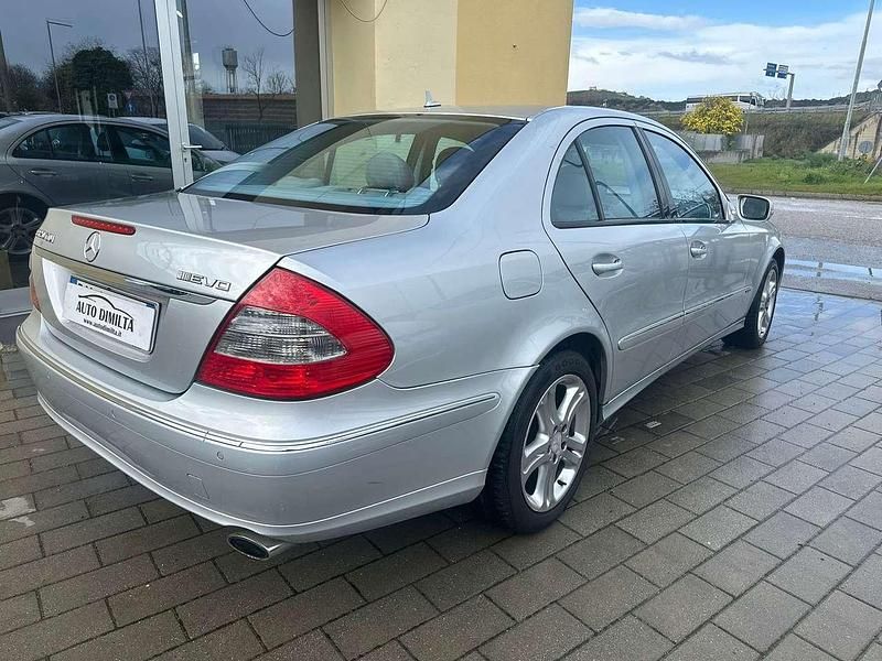 Usata Mercedes E320 Avantgarde 224 CV (164 kW) 2008 Argento Berlina