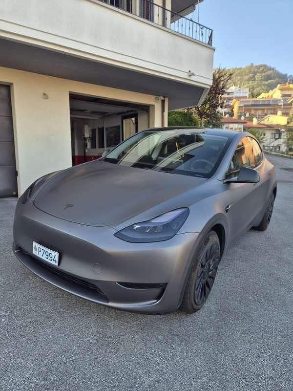Usata Tesla Model Y Performance 250 kW (340 CV) 2023 Grigio SUV