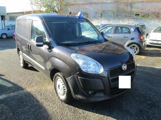 Usata Fiat Doblò 95 CV (69 kW) 2017 Nero pastello Monovolume
