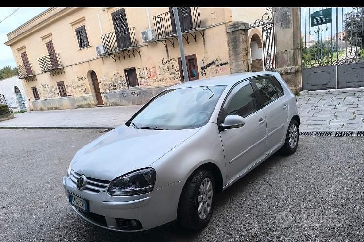 Usata VW Golf IV 105 CV (77 kW) 2004 Grigio Berlina