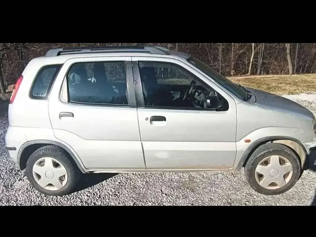 Usata Suzuki Ignis GL 83 CV (61 kW) 2001 Argento Utilitaria