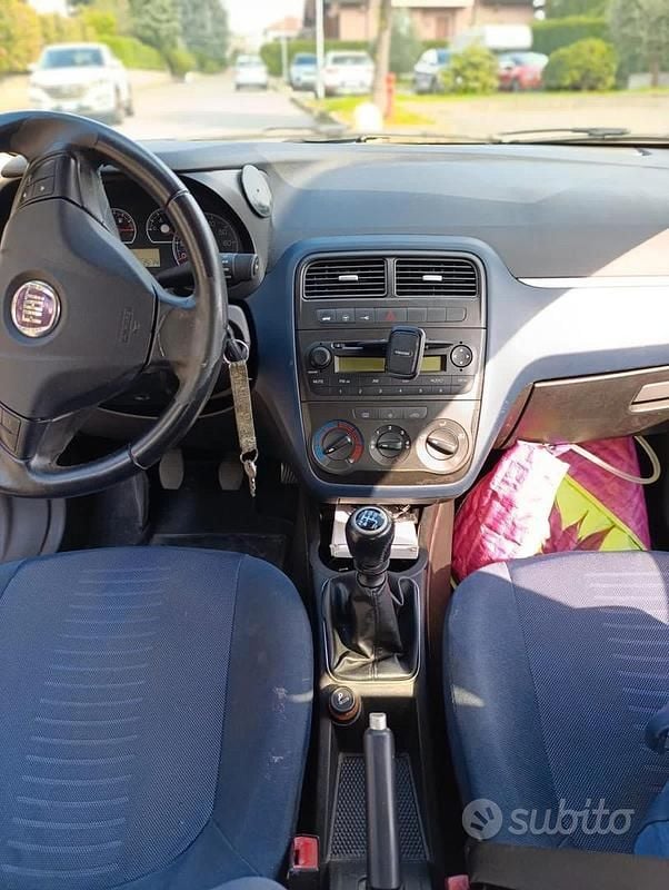 Usata Fiat Grande Punto Dynamic 65 CV (47 kW) 2007 Grigio Utilitaria