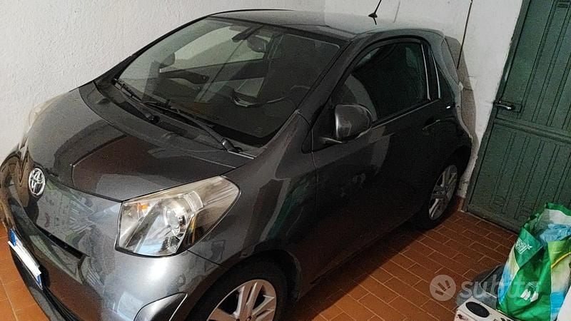 Usata Toyota iQ 99 CV (72 kW) 2012 Utilitaria