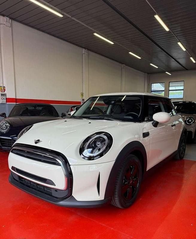 Usata Mini ONE Classic 102 CV (75 kW) 2022 English old white Utilitaria