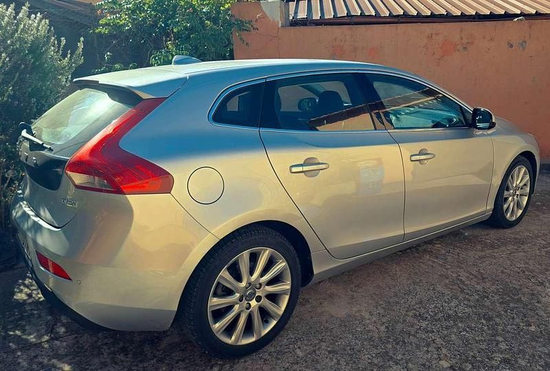 Usata Volvo V40 R-Design Kinetic 114 CV (83 kW) 2013 Argento Berlina