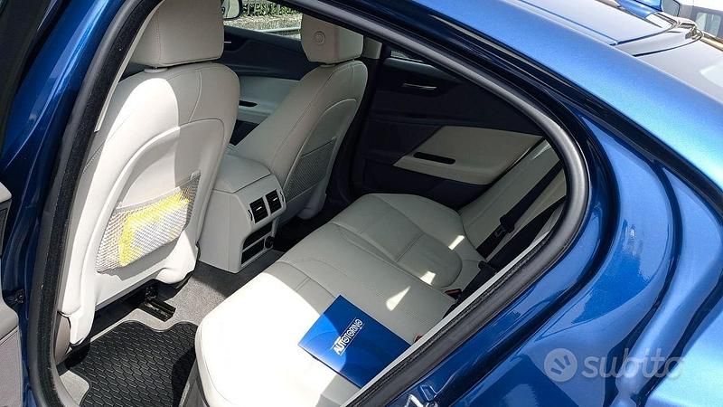 Usata Jaguar XE Prestige 180 CV (132 kW) 2016 Blu Berlina