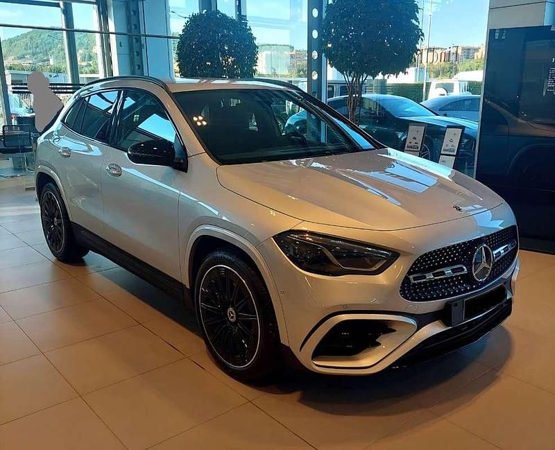 Usata Mercedes GLA200 Premium 150 CV (110 kW) 2023 Argento SUV