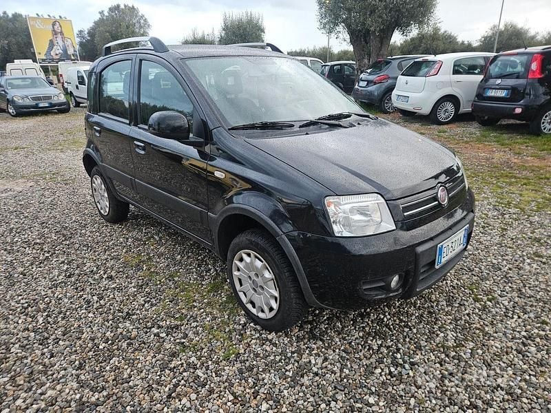 Usata Fiat Panda 4x4 Climbing 59 CV (43 kW) 2010 Nero Utilitaria