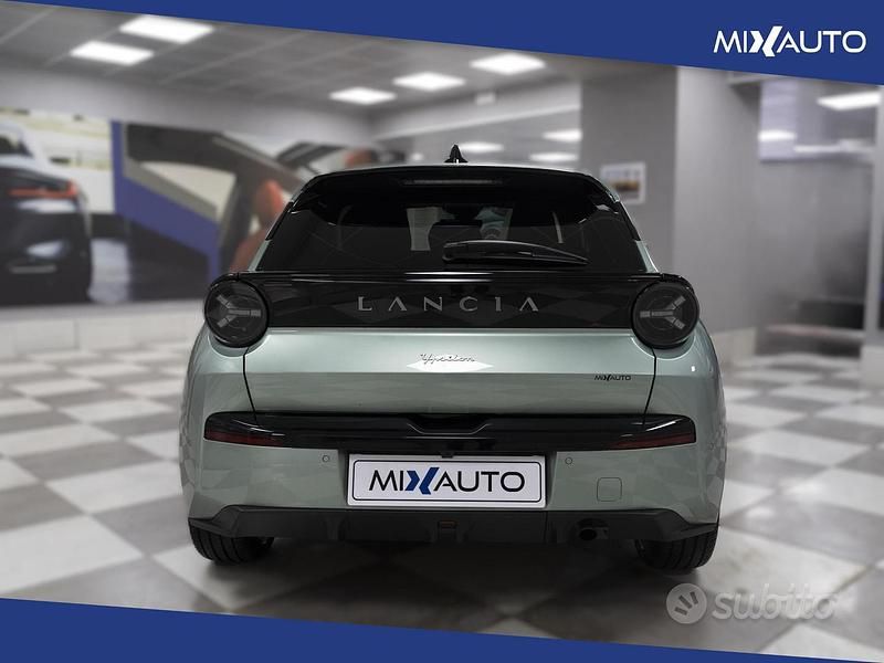 Usata Lancia Ypsilon 110 CV (80 kW) 2025 Verde Utilitaria