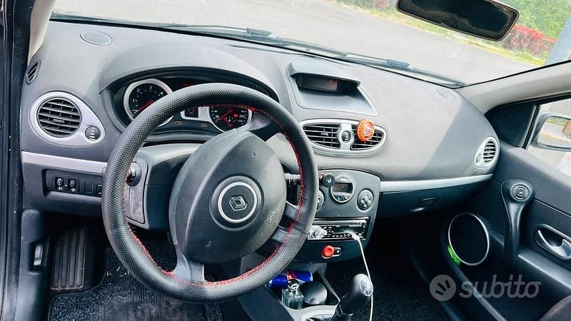 Usata Renault Clio II Luxe 86 CV (63 kW) 2006 Nero Berlina