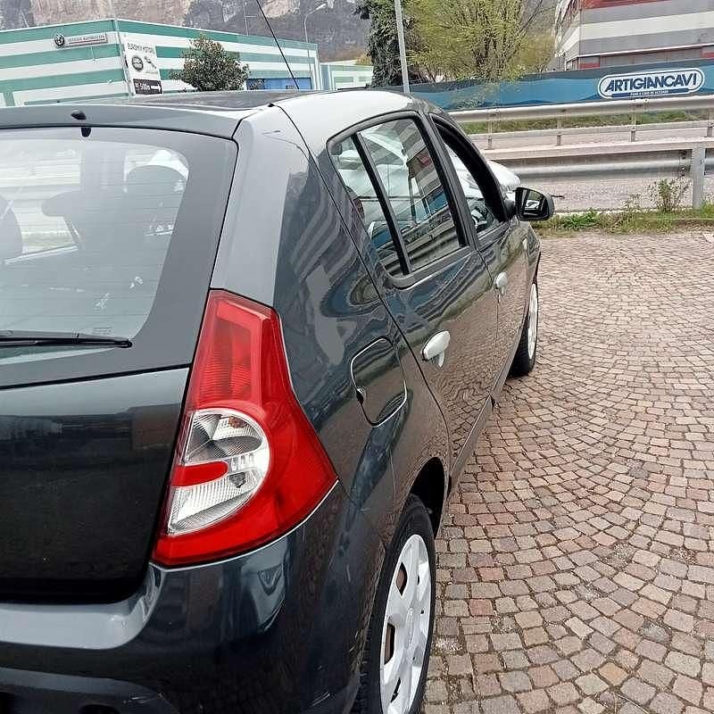 Usata Dacia Sandero Ambiance 75 CV (55 kW) 2010 Blu/azzurro Berlina