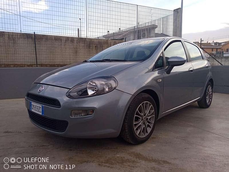 Grigio Usata 2013 Fiat Punto Due volumi | 5600 € (Cara) - Immagine 1/4