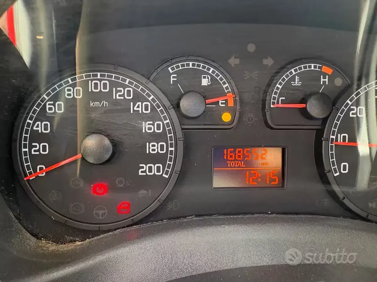 Usata Fiat Doblò 75 CV (55 kW) 2009 Rosso Monovolume