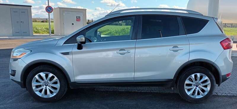 Usata Ford Kuga 136 CV (100 kW) 2010 Argento SUV