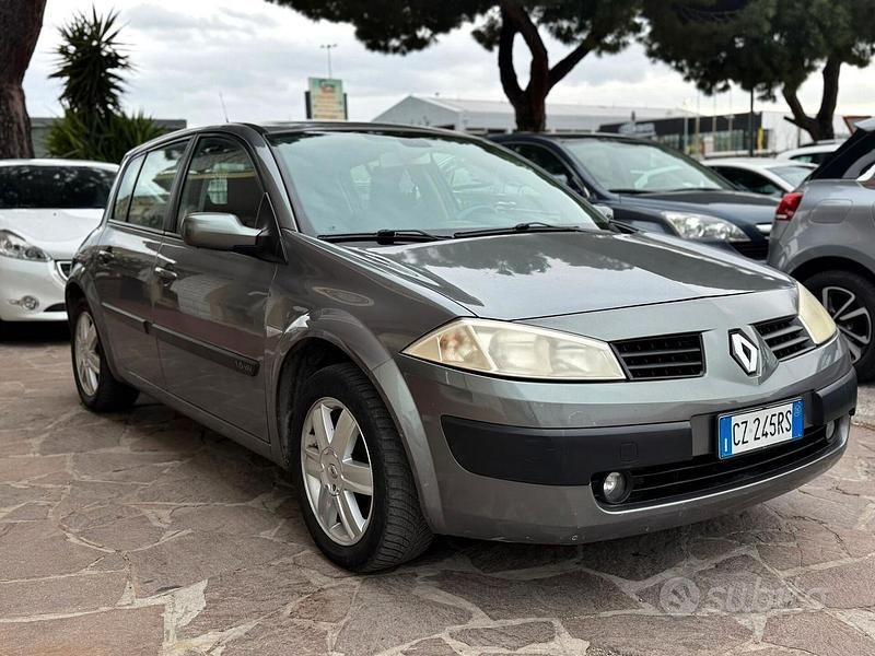 Usata Renault Mégane II 111 CV (81 kW) 2005 Grigio Berlina