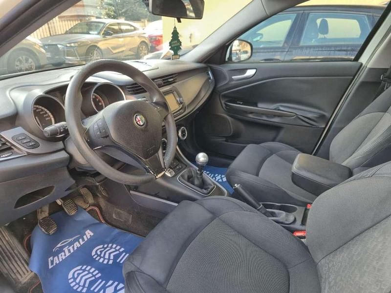 Usata Alfa Romeo Giulietta Distinctive 120 CV (88 kW) 2015 Bianco Utilitaria