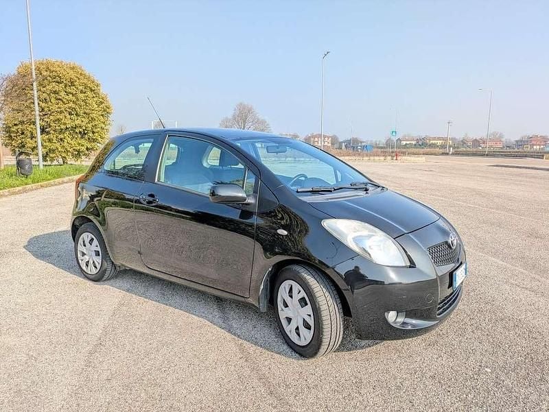 Usata Toyota Yaris Luna 87 CV (63 kW) 2007 Utilitaria