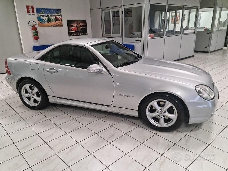 Usata Mercedes SLK230 197 CV (144 kW) 2000 Argento Cabrio