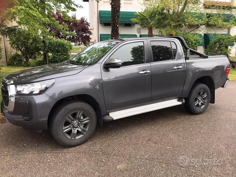 Grigio Usata 2022 Toyota HiLux Pick-up | 33.000 € (Super prezzo) - Immagine 1/1