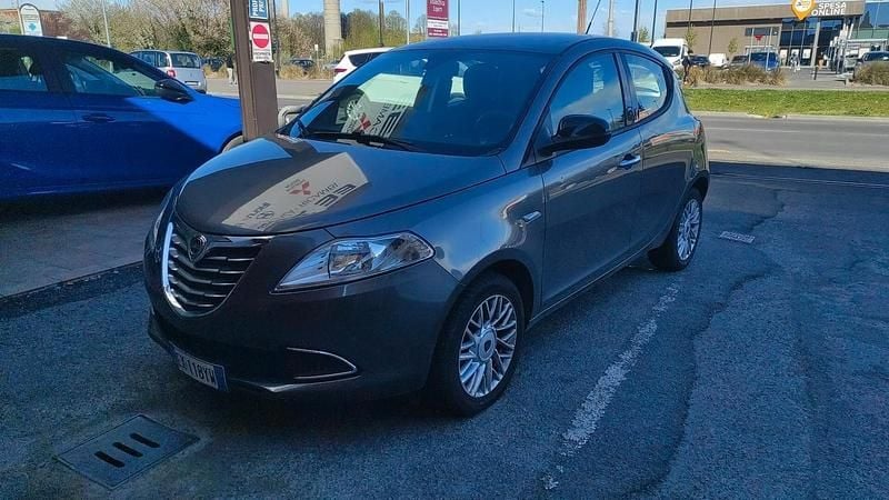 Usata Lancia Ypsilon S 85 CV (62 kW) 2014 Grigio Utilitaria