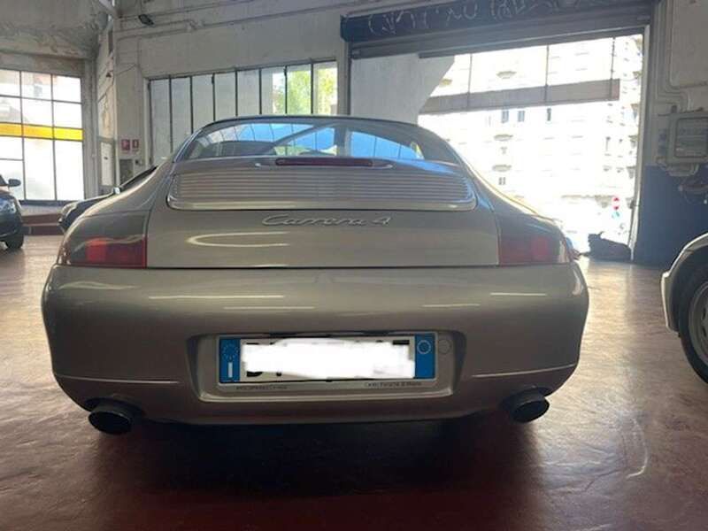 Usata Porsche 911 Carrera 4 300 CV (220 kW) 2001 Grigio Coupé