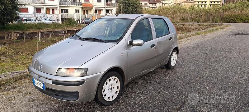 Grigio Usata 2005 Fiat Punto Tre volumi | 1200 € (Ottimo prezzo) - Immagine 1/4