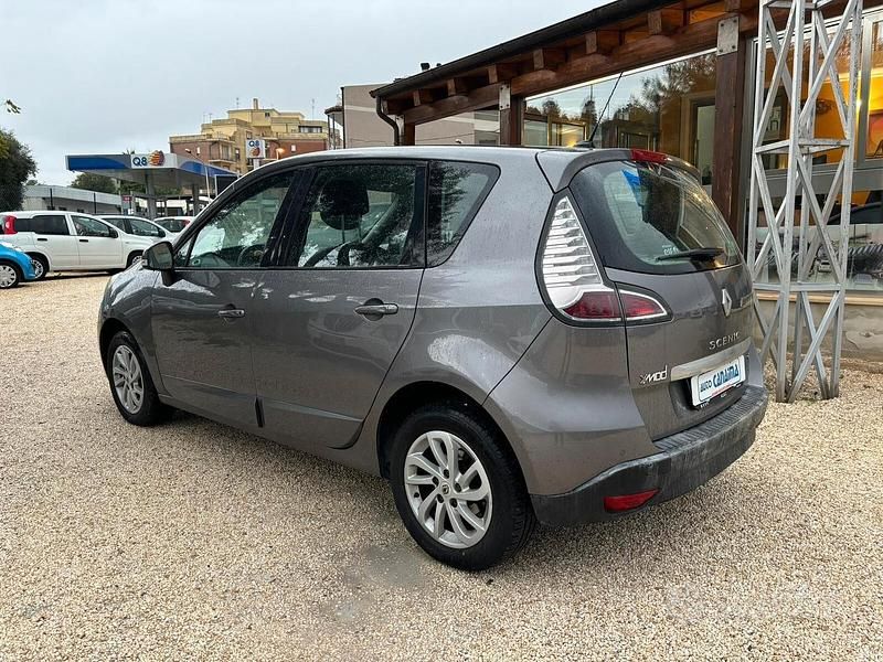 Usata Renault Scénic III 110 CV (80 kW) 2013 Grigio Monovolume