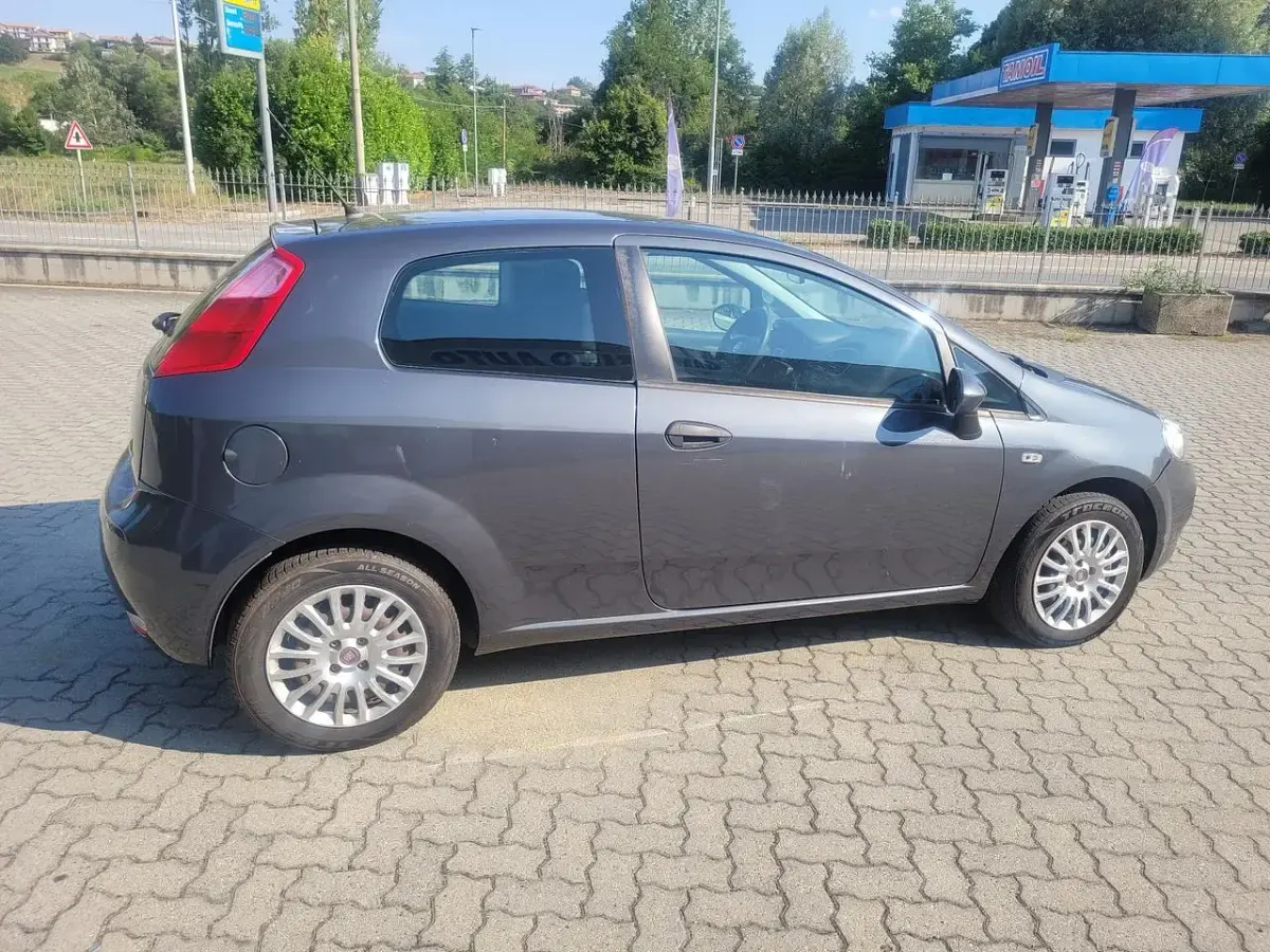 Usata Fiat Punto Street 75 CV (55 kW) 2015 Grigio Utilitaria