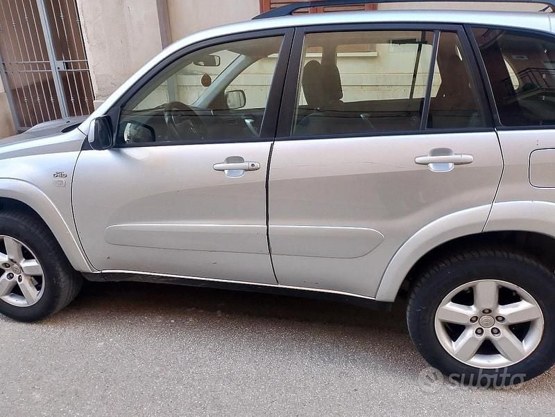 Usata Toyota RAV4 2004 Grigio SUV