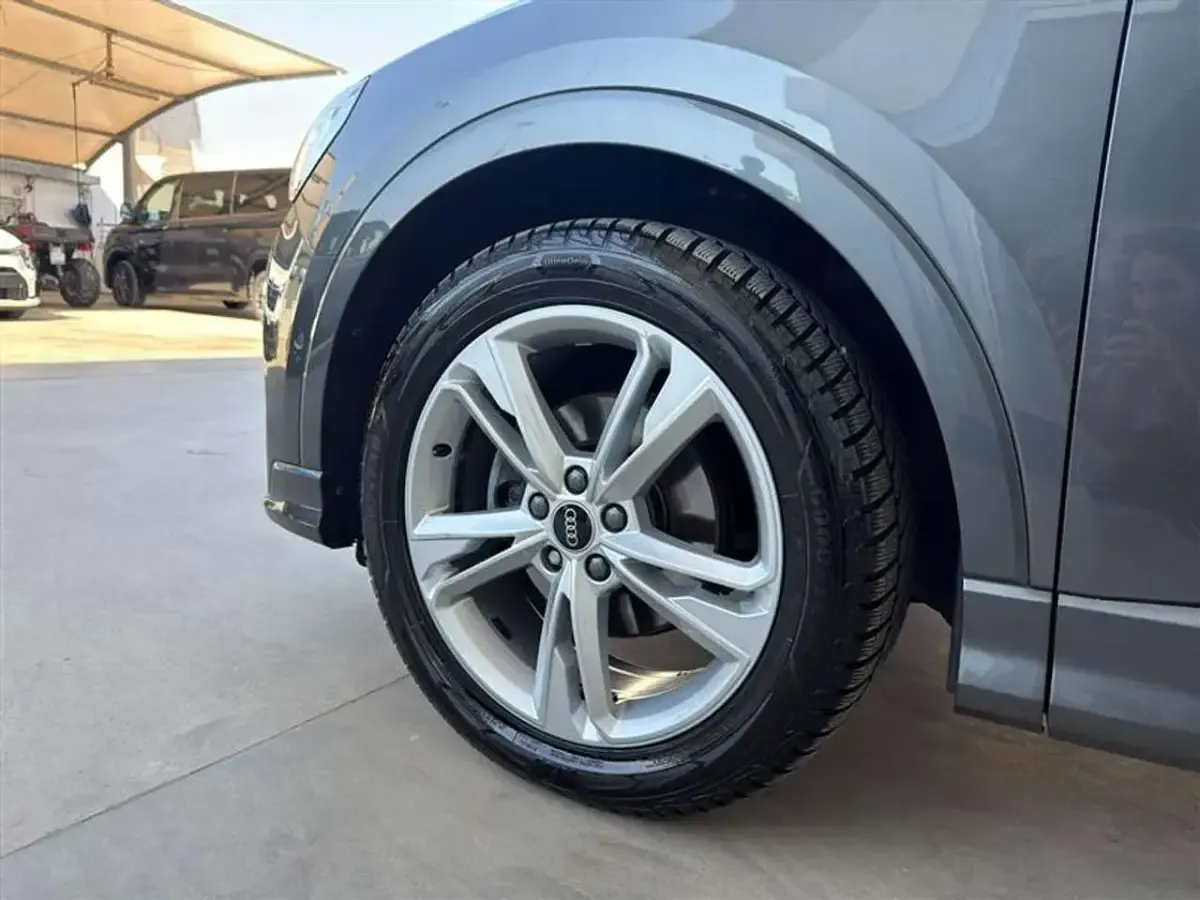 Usata Audi Q3 S-Line 150 CV (110 kW) 2020 Grigio / gray SUV