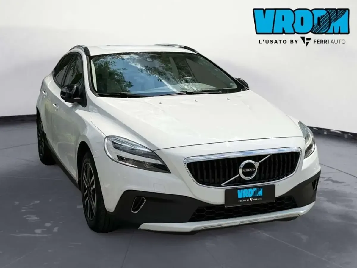 Usata Volvo V40 CC Business Edition 150 CV (110 kW) 2018 Bianco Station wagon